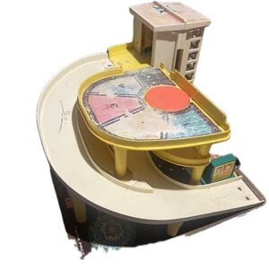 Fisher Price Parking Ramp Service Center #930 - Vintage Little People Garage